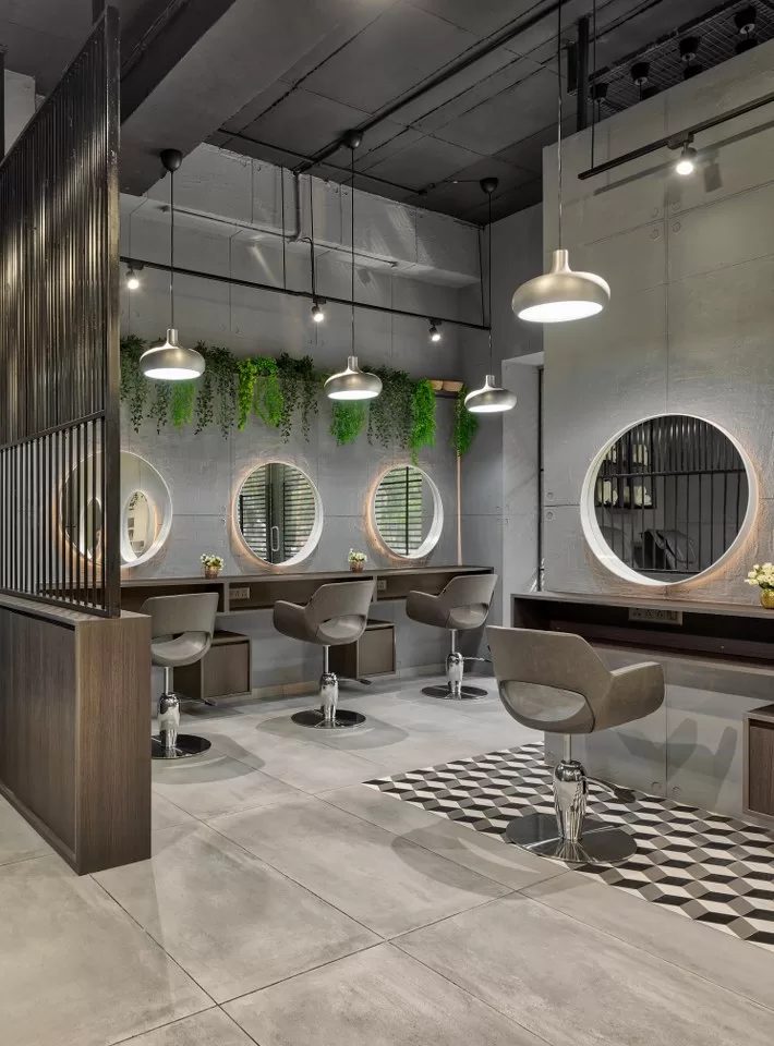 Styling floor with round backlit mirrors, pendant lamps and hanging greenery